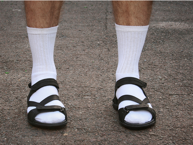 socks-with-sandals_6frp